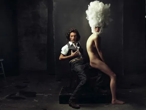 Julien-dYs-Raquel-Zimmermann-by-Annie-Liebowitz