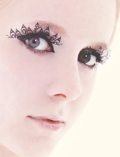 lashes peacock