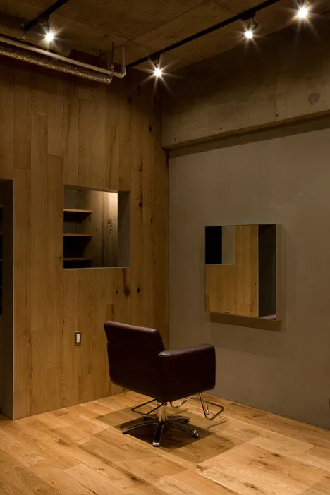 salon chair and mirror